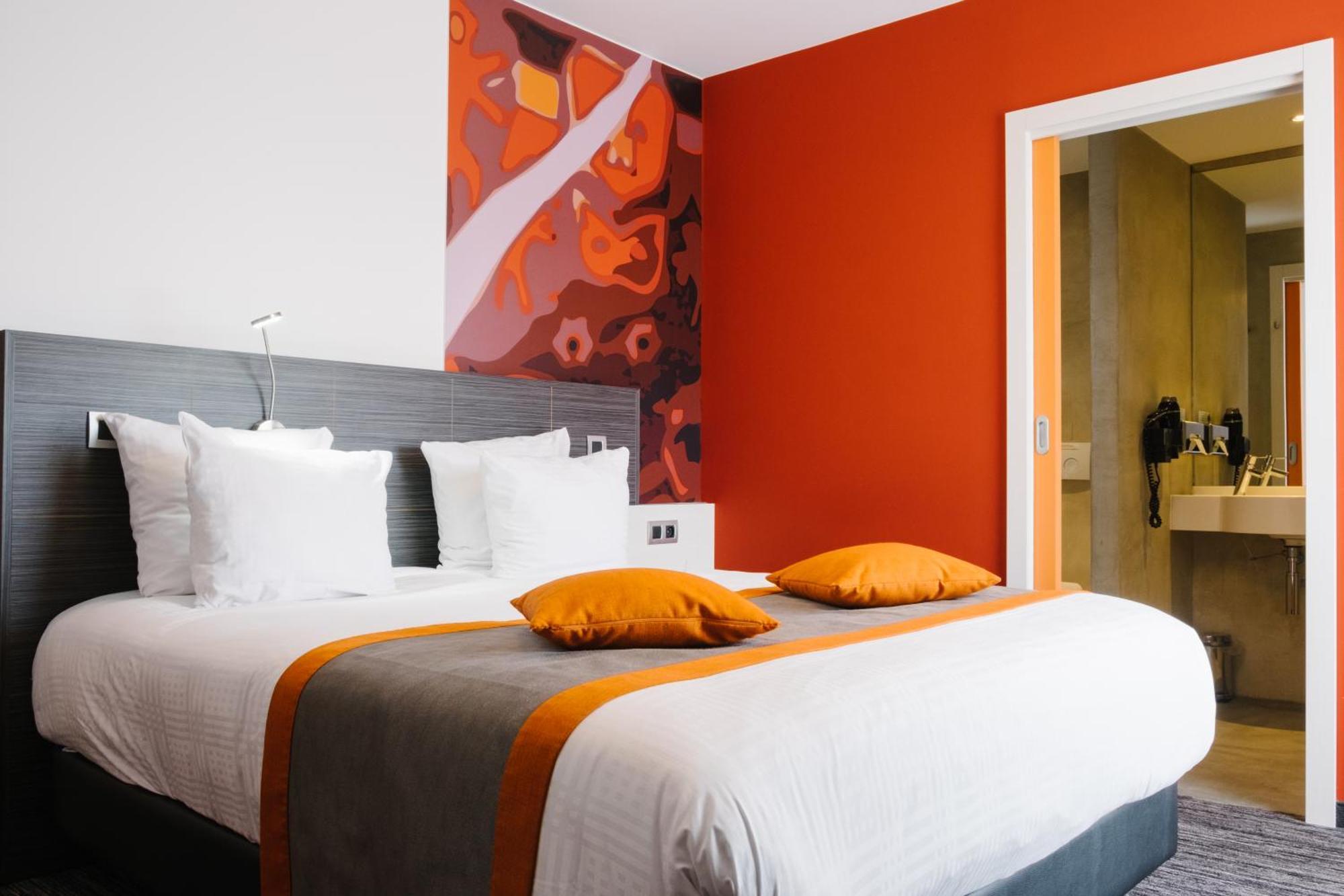Orange Hotel La Louviere Exterior photo