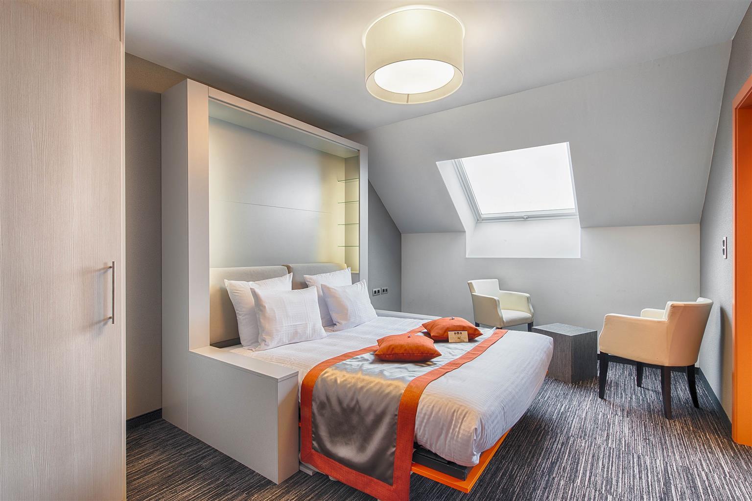 Orange Hotel La Louviere Exterior photo